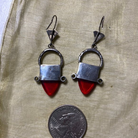 SOLD - Geometric silver and red earrings, handmade, North African design - Picture 4 of 4